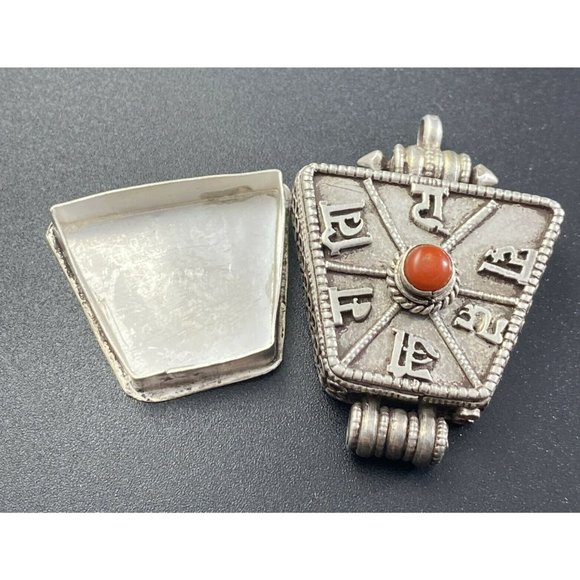 Vintage Tibetan Gau Box Locket Pendant Sterling Silver Coral Prayer Box - Picture 6 of 6